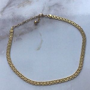 Thick gold tone necklace EUC